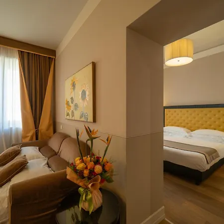 Hotel Palazzo San Lorenzo & 4*