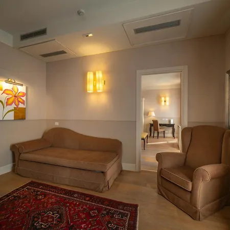 Hotel Palazzo San Lorenzo & 4*