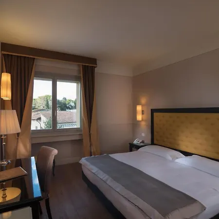 Hotel Palazzo San Lorenzo & 4*